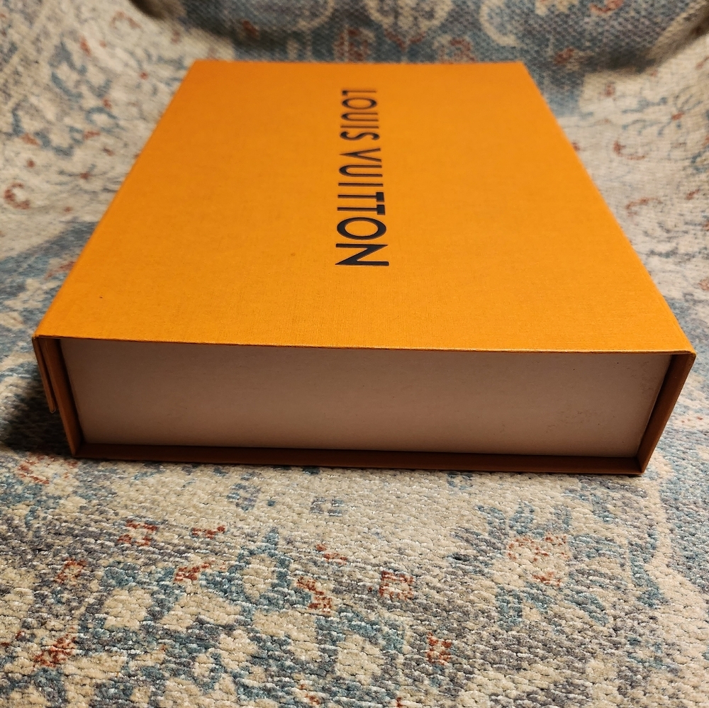 Louis Vuitton gift box - Picture 2 of 6